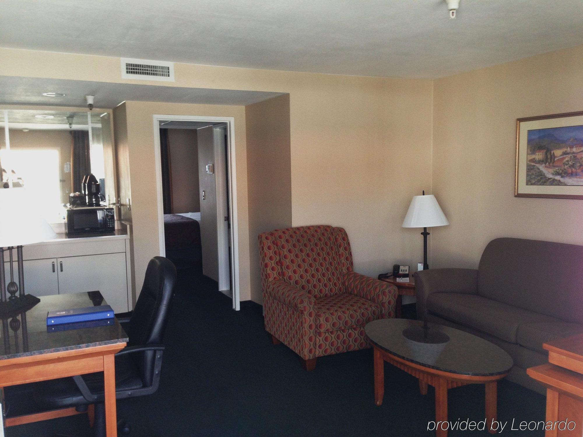 Best Western Pasadena Royale Inn & Suites Exterior photo
